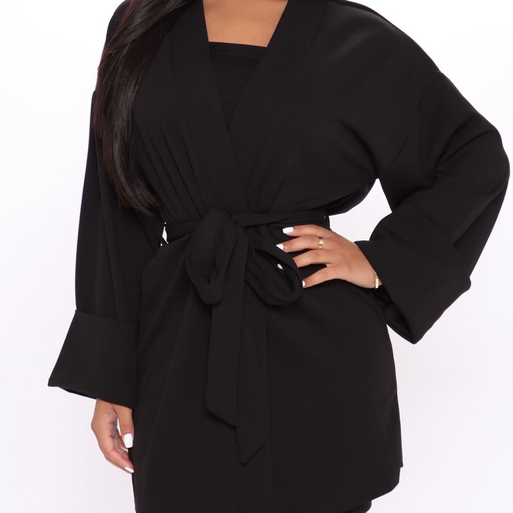 Black 2 piece blazer short set - Picture 2 of 3